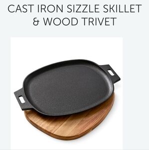 Pampered Chef Black Cast Iron Sizzle Skillet with Wood Trivet